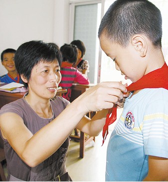 被留守儿童喊"妈妈"的南靖教师庄巧真,日前获评"全国十佳最美乡村